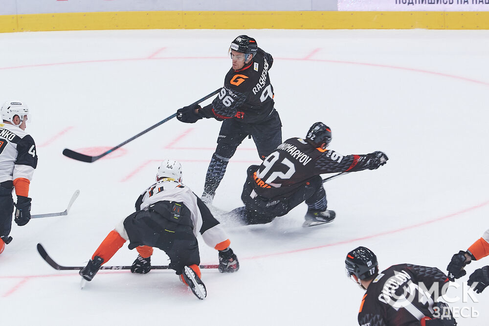 "Авангард" на своём льду победил "Амур". Фото: Илья Петров