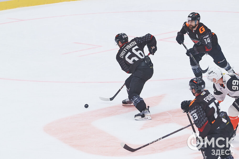 "Авангард" на своём льду победил "Амур". Фото: Илья Петров