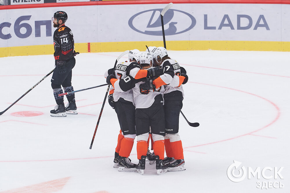 "Авангард" на своём льду победил "Амур". Фото: Илья Петров