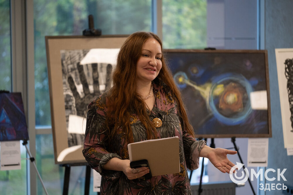 В День программиста, 13 сентября, в Омске открылась выставка художественных работ на тему квантового города. Подробности: здесь . Фото: Елизавета Медведева