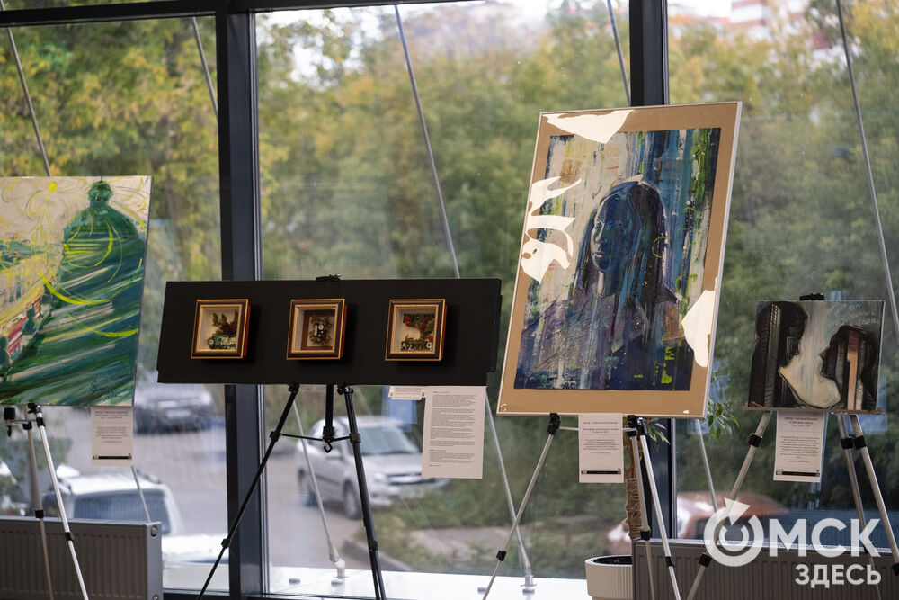 В День программиста, 13 сентября, в Омске открылась выставка художественных работ на тему квантового города. Подробности: здесь . Фото: Елизавета Медведева