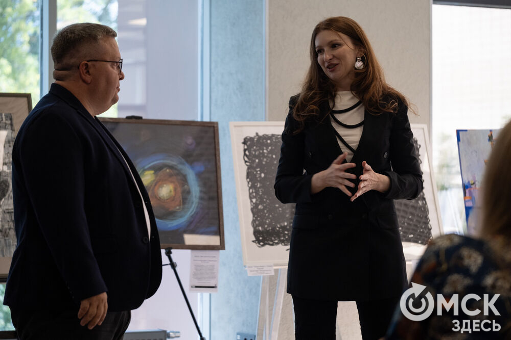 В День программиста, 13 сентября, в Омске открылась выставка художественных работ на тему квантового города. Подробности: здесь . Фото: Елизавета Медведева