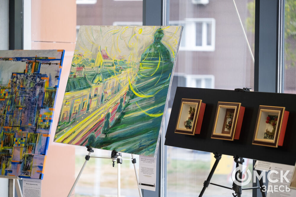 В День программиста, 13 сентября, в Омске открылась выставка художественных работ на тему квантового города. Подробности: здесь . Фото: Елизавета Медведева