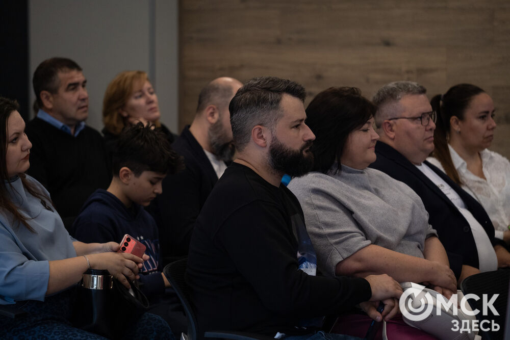 В День программиста, 13 сентября, в Омске открылась выставка художественных работ на тему квантового города. Подробности: здесь . Фото: Елизавета Медведева