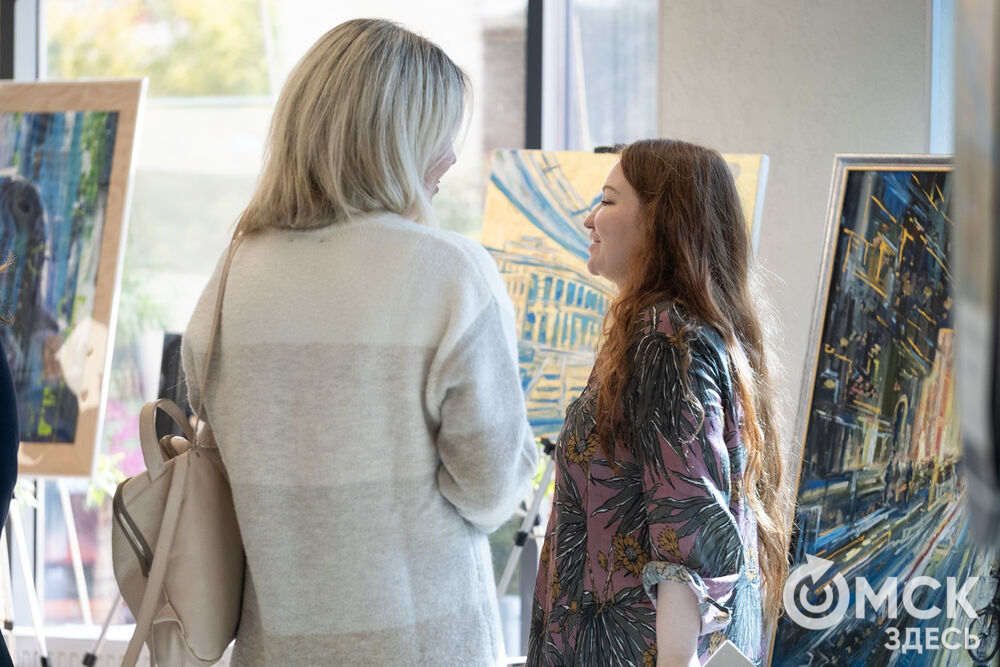 В День программиста, 13 сентября, в Омске открылась выставка художественных работ на тему квантового города. Подробности: здесь . Фото: Елизавета Медведева