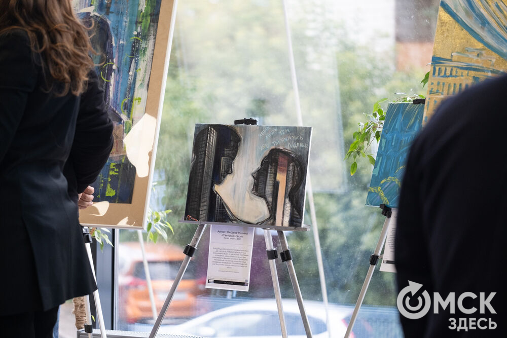 В День программиста, 13 сентября, в Омске открылась выставка художественных работ на тему квантового города. Подробности: здесь . Фото: Елизавета Медведева