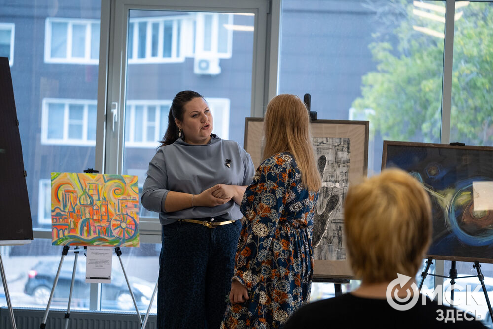 В День программиста, 13 сентября, в Омске открылась выставка художественных работ на тему квантового города. Подробности: здесь . Фото: Елизавета Медведева