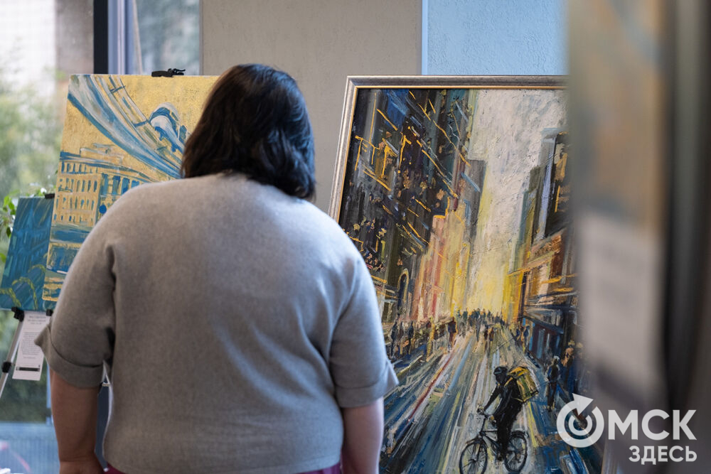 В День программиста, 13 сентября, в Омске открылась выставка художественных работ на тему квантового города. Подробности: здесь . Фото: Елизавета Медведева