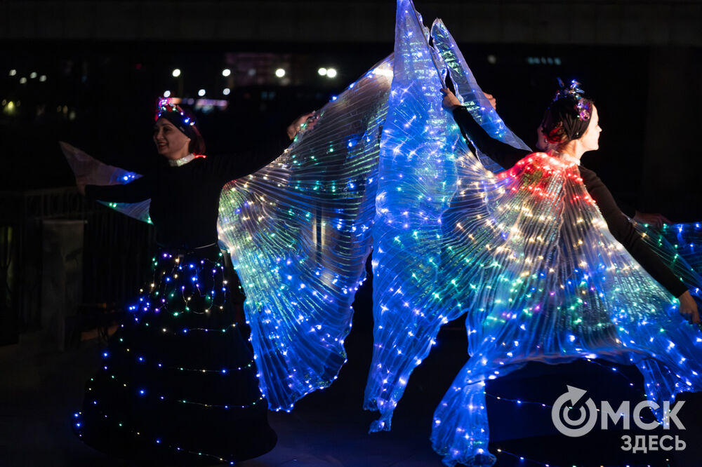 Театр огня показал шоу и поделился нюнсами мастерства. Подробности: здесь . Фото: Елизавета Медведева