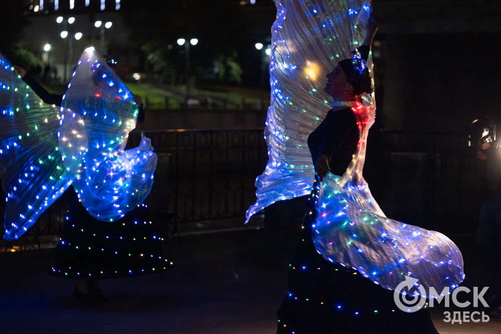 Театр огня показал шоу и поделился нюнсами мастерства. Подробности: здесь . Фото: Елизавета Медведева