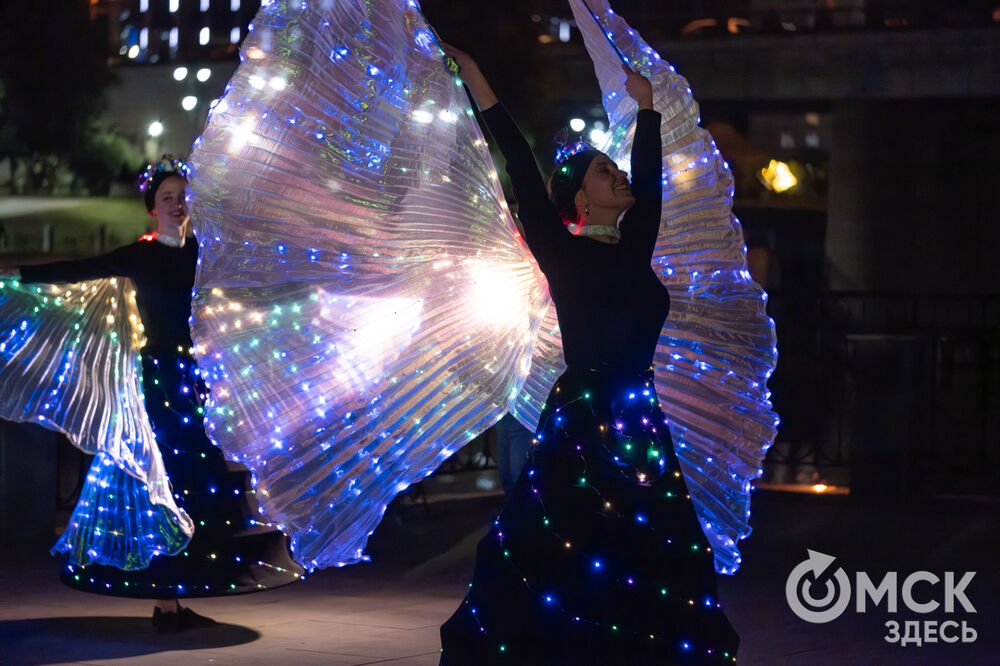 Театр огня показал шоу и поделился нюнсами мастерства. Подробности: здесь . Фото: Елизавета Медведева