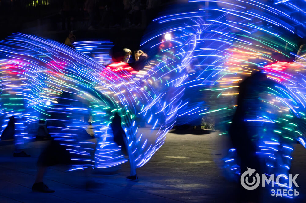 Театр огня показал шоу и поделился нюнсами мастерства. Подробности: здесь . Фото: Елизавета Медведева
