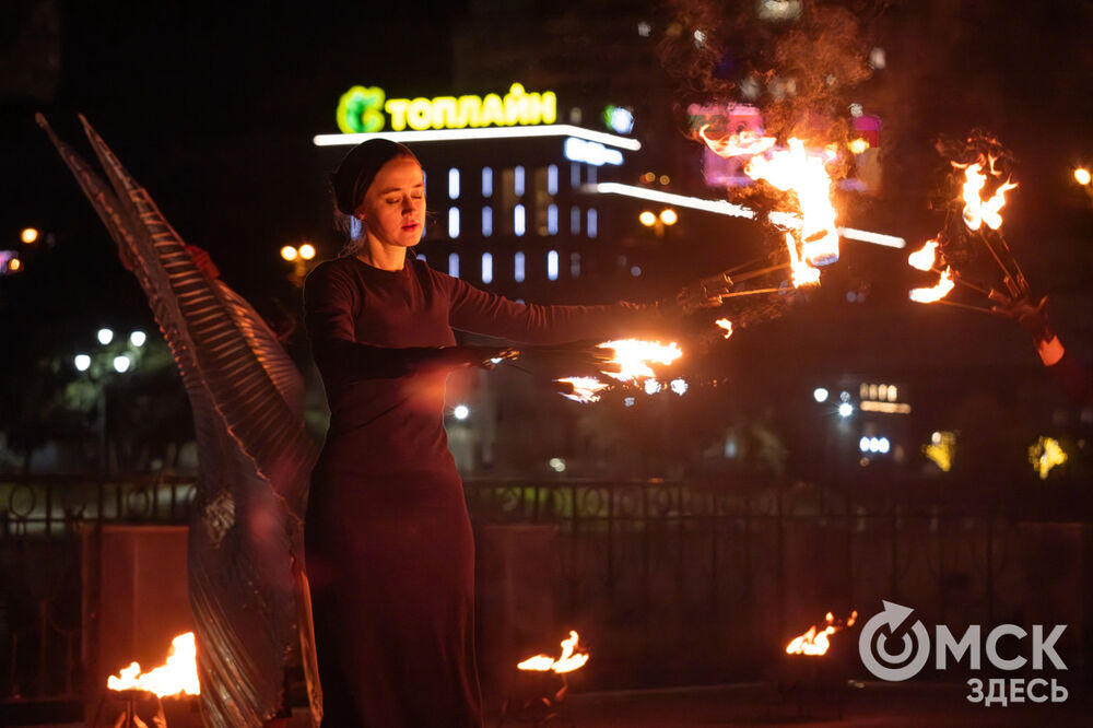 Театр огня показал шоу и поделился нюнсами мастерства. Подробности: здесь . Фото: Елизавета Медведева