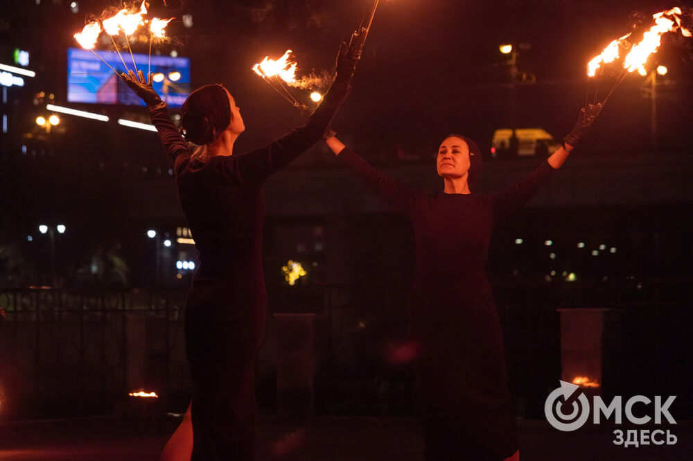 Театр огня показал шоу и поделился нюнсами мастерства. Подробности: здесь . Фото: Елизавета Медведева