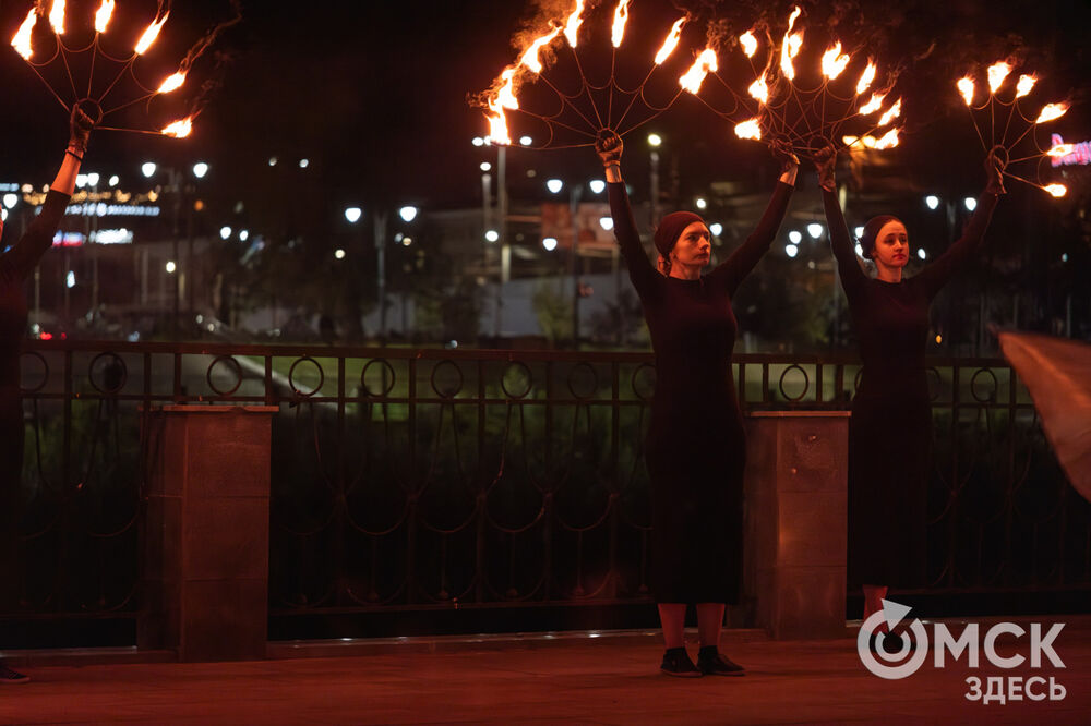 Театр огня показал шоу и поделился нюнсами мастерства. Подробности: здесь . Фото: Елизавета Медведева