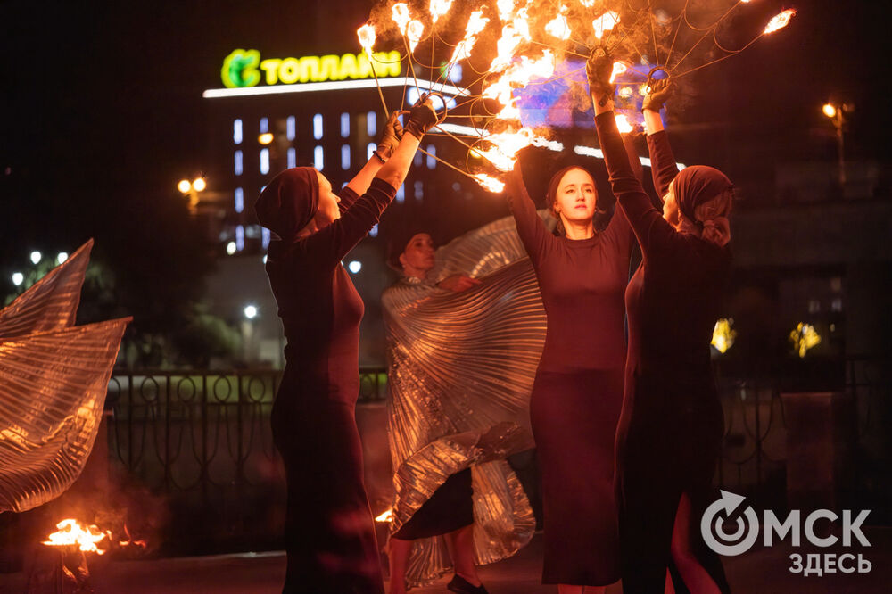 Театр огня показал шоу и поделился нюнсами мастерства. Подробности: здесь . Фото: Елизавета Медведева