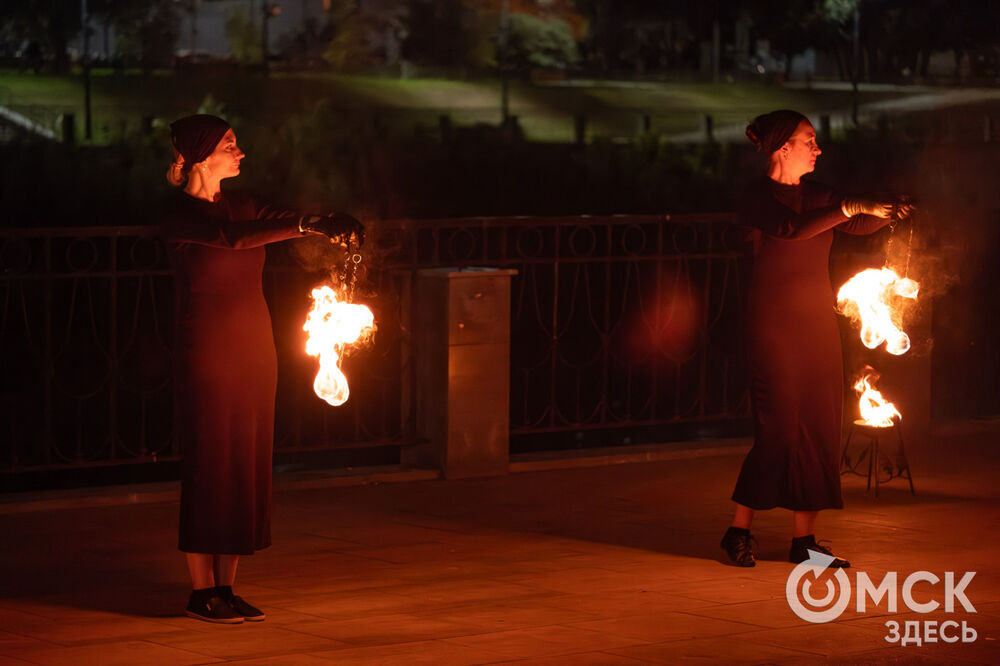 Театр огня показал шоу и поделился нюнсами мастерства. Подробности: здесь . Фото: Елизавета Медведева