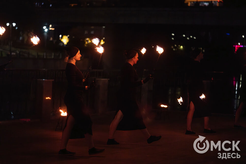 Театр огня показал шоу и поделился нюнсами мастерства. Подробности: здесь . Фото: Елизавета Медведева