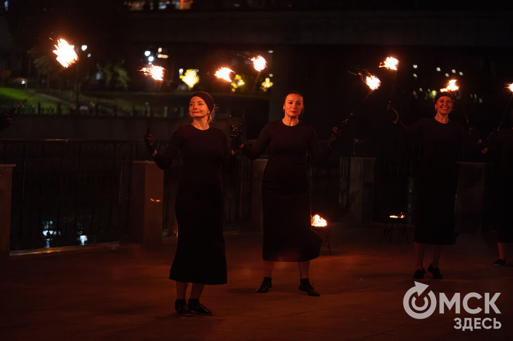 Театр огня показал шоу и поделился нюнсами мастерства. Подробности: здесь . Фото: Елизавета Медведева
