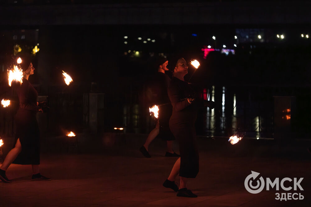 Театр огня показал шоу и поделился нюнсами мастерства. Подробности: здесь . Фото: Елизавета Медведева