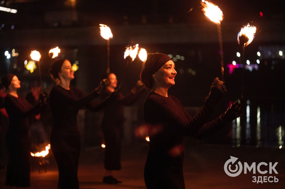 Театр огня показал шоу и поделился нюнсами мастерства. Подробности: здесь . Фото: Елизавета Медведева