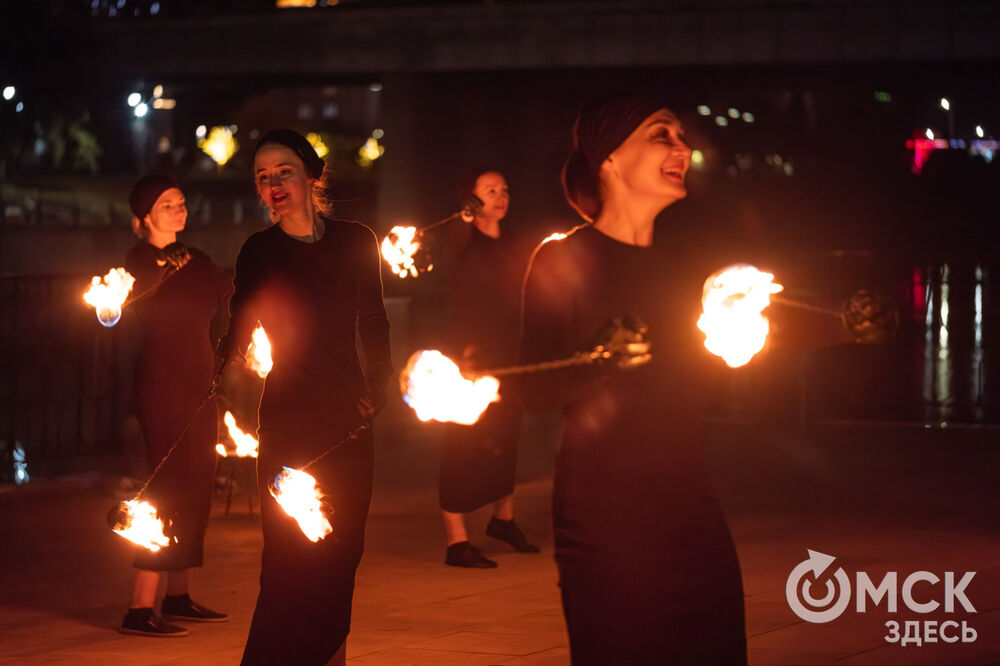 Театр огня показал шоу и поделился нюнсами мастерства. Подробности: здесь . Фото: Елизавета Медведева