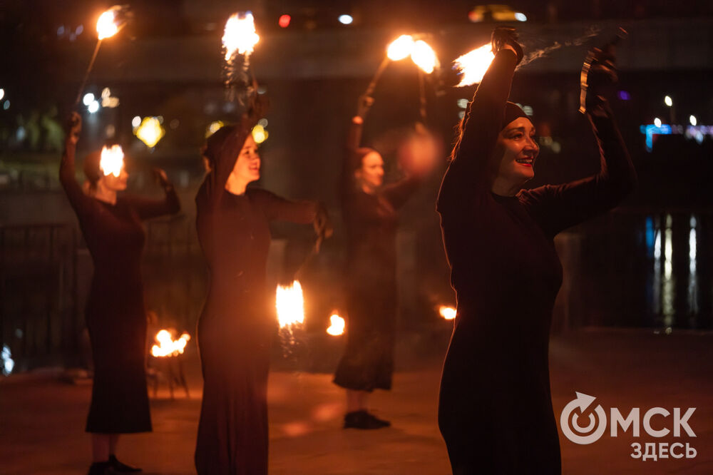 Театр огня показал шоу и поделился нюнсами мастерства. Подробности: здесь . Фото: Елизавета Медведева
