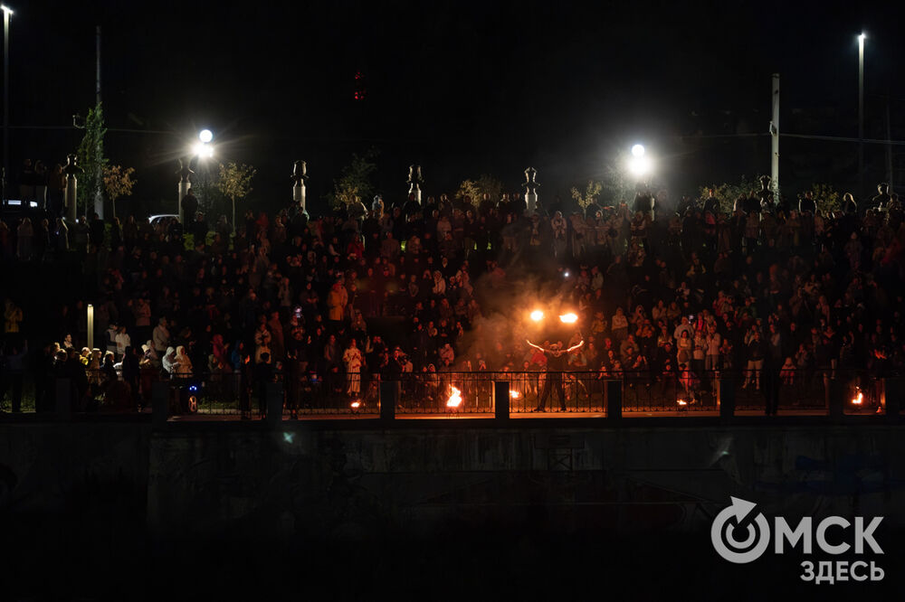 Театр огня показал шоу и поделился нюнсами мастерства. Подробности: здесь . Фото: Елизавета Медведева