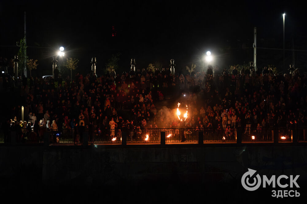 Театр огня показал шоу и поделился нюнсами мастерства. Подробности: здесь . Фото: Елизавета Медведева