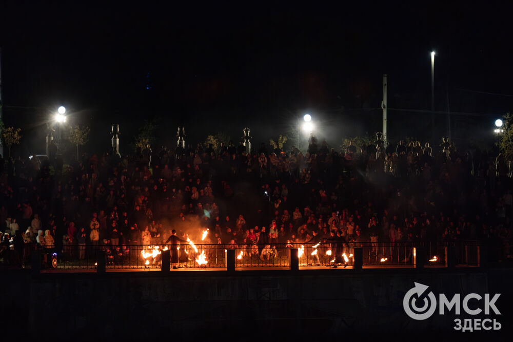 Театр огня показал шоу и поделился нюнсами мастерства. Подробности: здесь . Фото: Елизавета Медведева