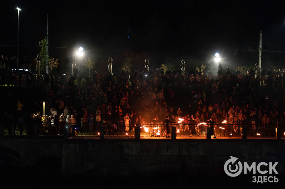 Театр огня показал шоу и поделился нюнсами мастерства. Подробности: здесь . Фото: Елизавета Медведева