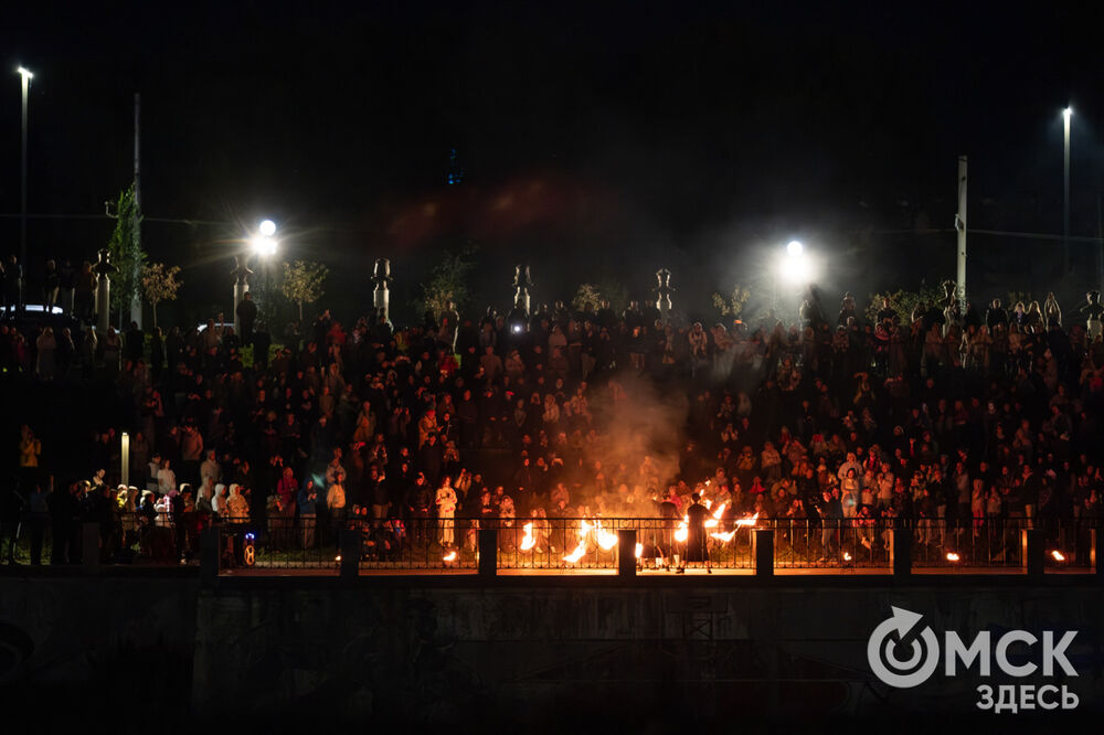 Театр огня показал шоу и поделился нюнсами мастерства. Подробности: здесь . Фото: Елизавета Медведева