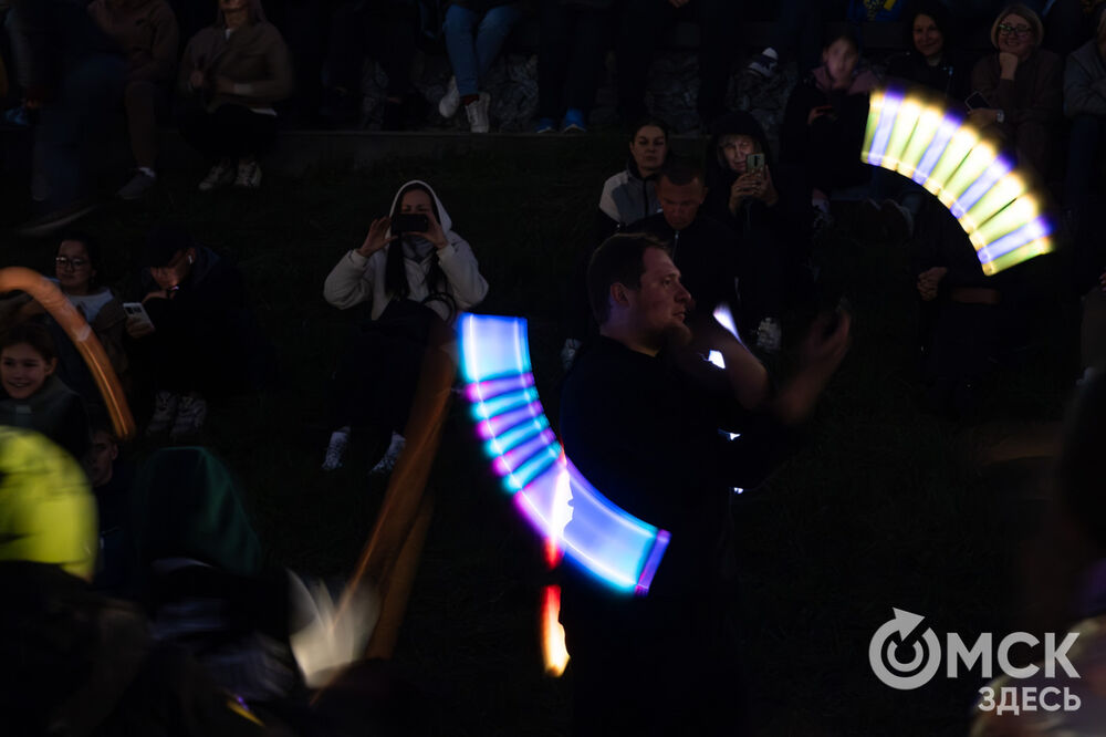Театр огня показал шоу и поделился нюнсами мастерства. Подробности: здесь . Фото: Елизавета Медведева