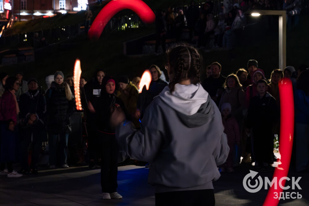 Театр огня показал шоу и поделился нюнсами мастерства. Подробности: здесь . Фото: Елизавета Медведева
