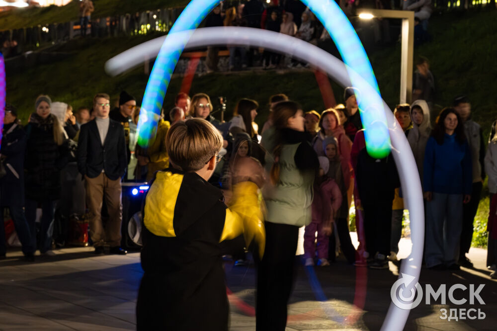 Театр огня показал шоу и поделился нюнсами мастерства. Подробности: здесь . Фото: Елизавета Медведева