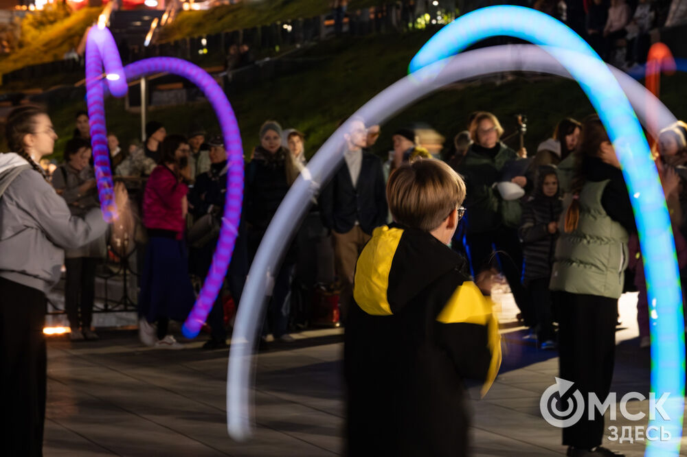 Театр огня показал шоу и поделился нюнсами мастерства. Подробности: здесь . Фото: Елизавета Медведева