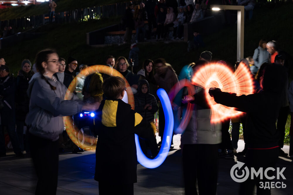 Театр огня показал шоу и поделился нюнсами мастерства. Подробности: здесь . Фото: Елизавета Медведева