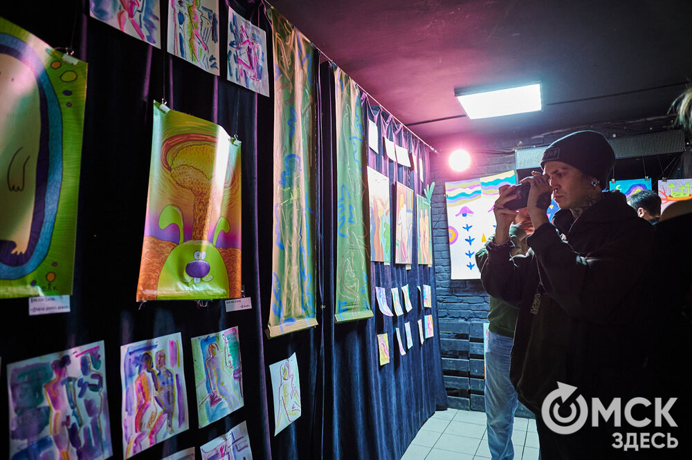 Новая выставка (18+) андеграундной галереи "Левая нога". Подробности: здесь . Фото: Илья Петров