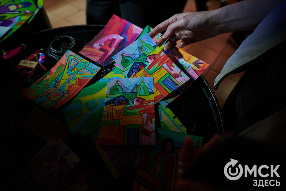 Новая выставка (18+) андеграундной галереи "Левая нога". Подробности: здесь . Фото: Илья Петров