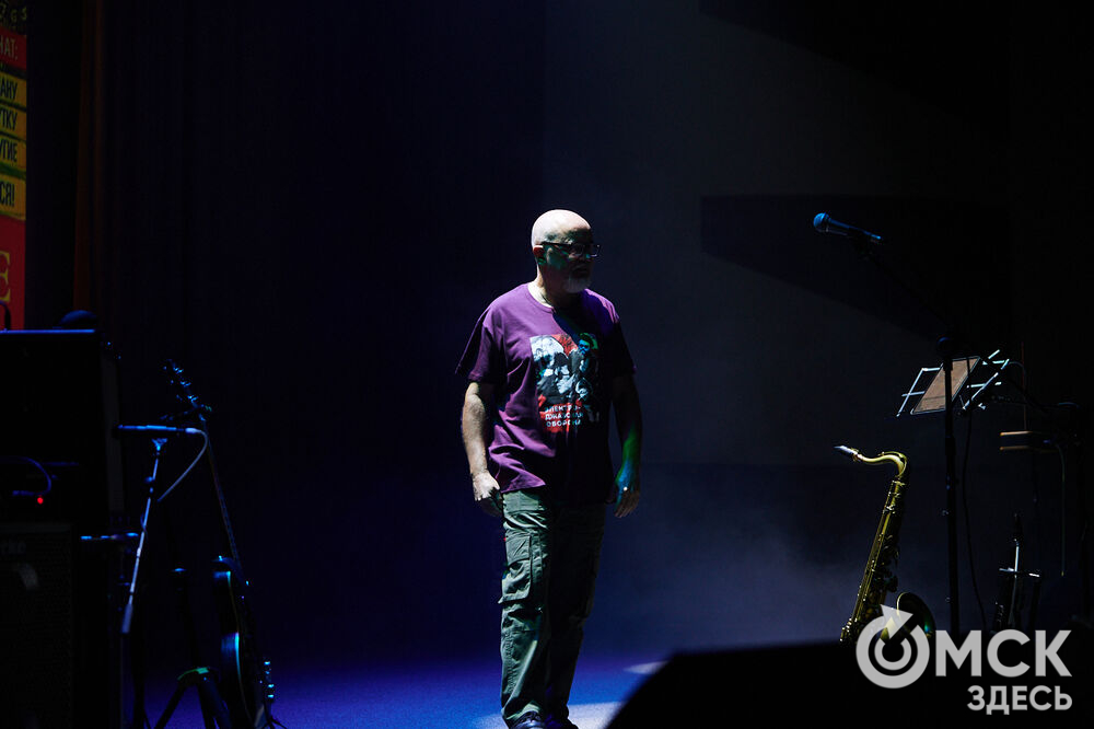 Саксофонист Сергей Летов впервые представил в Омске электро-джазовые интерпретации песен своего младшего брата Егора Летов. Фото: Илья Петров