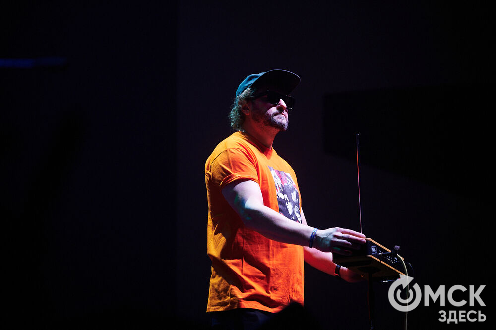 Саксофонист Сергей Летов впервые представил в Омске электро-джазовые интерпретации песен своего младшего брата Егора Летов. Фото: Илья Петров