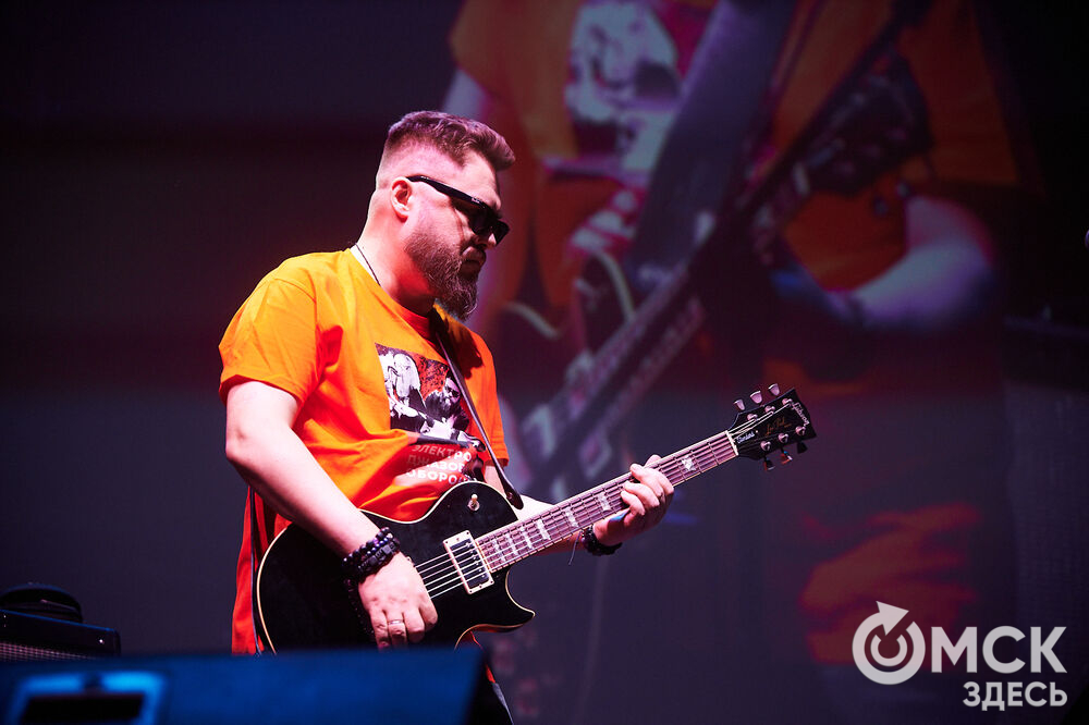 Саксофонист Сергей Летов впервые представил в Омске электро-джазовые интерпретации песен своего младшего брата Егора Летов. Фото: Илья Петров