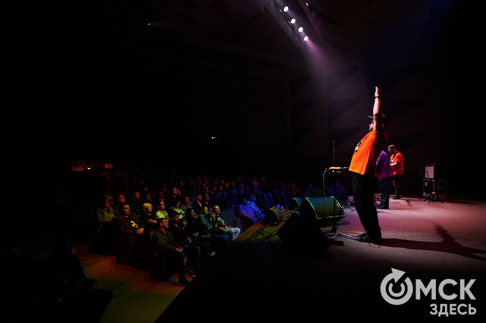 Саксофонист Сергей Летов впервые представил в Омске электро-джазовые интерпретации песен своего младшего брата Егора Летов. Фото: Илья Петров
