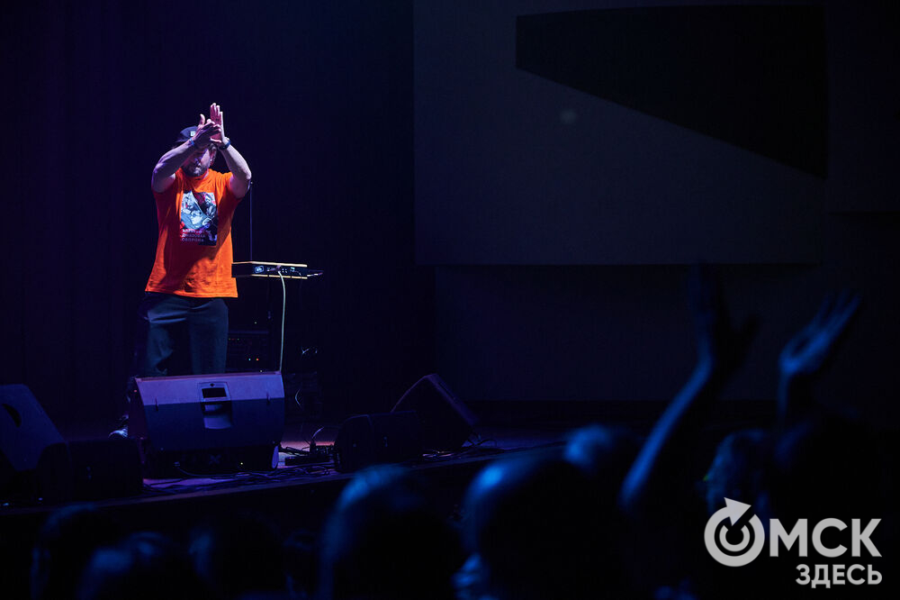 Саксофонист Сергей Летов впервые представил в Омске электро-джазовые интерпретации песен своего младшего брата Егора Летов. Фото: Илья Петров