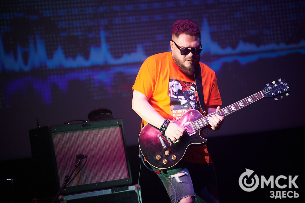 Саксофонист Сергей Летов впервые представил в Омске электро-джазовые интерпретации песен своего младшего брата Егора Летов. Фото: Илья Петров