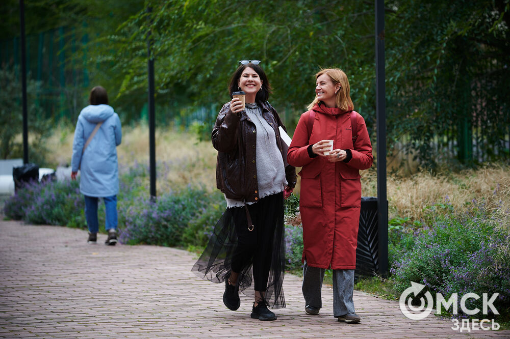 Первый фестиваль актуальной литературы "Книжный дворик" (0+) прошёл в пространстве "Арт-погружение" Городского музея "Искусство Омска". Фото: Илья Петров