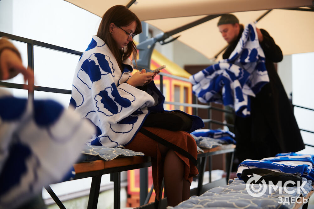 Первый фестиваль актуальной литературы "Книжный дворик" (0+) прошёл в пространстве "Арт-погружение" Городского музея "Искусство Омска". Фото: Илья Петров