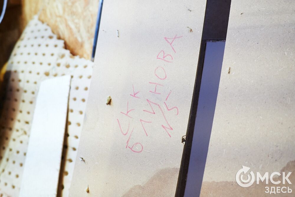 Реставрация мебели 1980-х годов из СКК им. В. Блинова. Фото: Илья Петров, "Омск Здесь"