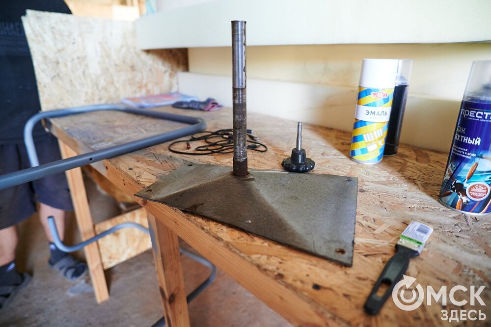 Реставрация мебели 1980-х годов из СКК им. В. Блинова. Фото: Илья Петров, "Омск Здесь"