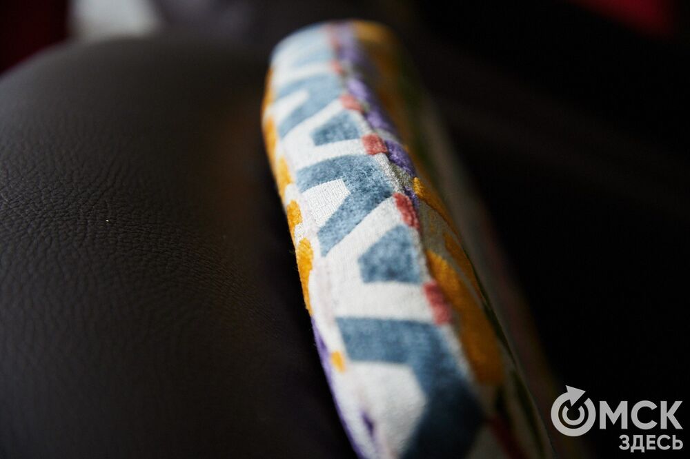 Реставрация мебели 1980-х годов из СКК им. В. Блинова. Фото: Илья Петров, "Омск Здесь"